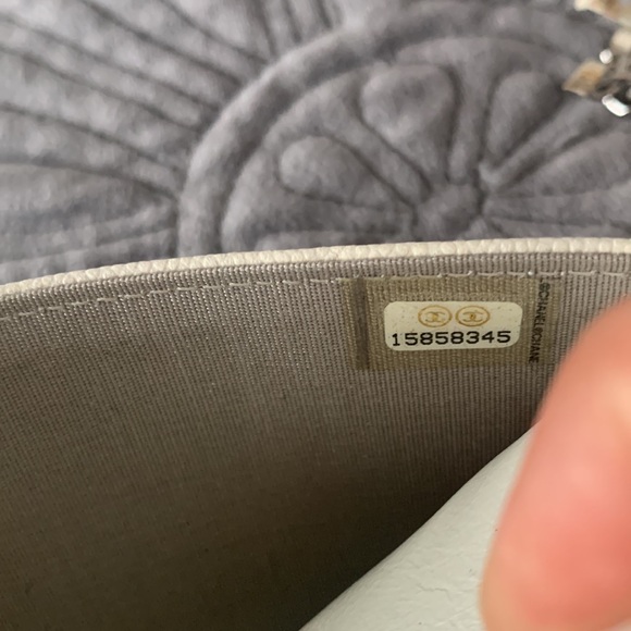 Chanel wallet on chain , used ,white ,with silver hardware - Picture 7 of 7